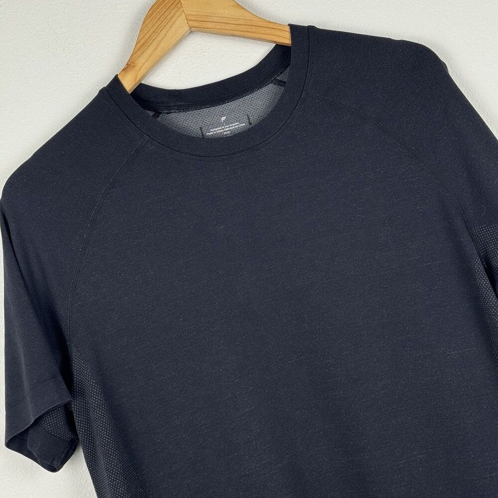 Fabletics Men’s Training Day Tee Large Black Short Sleeve Performance Shirt GYM